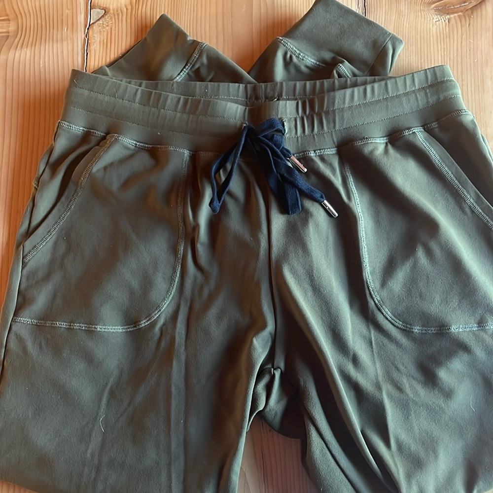 Zyia Unwind joggers in olive. Size M. Like new!